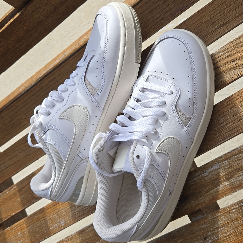 Nike Women's Gamma Force White Athletic Shoes, Size 8.5